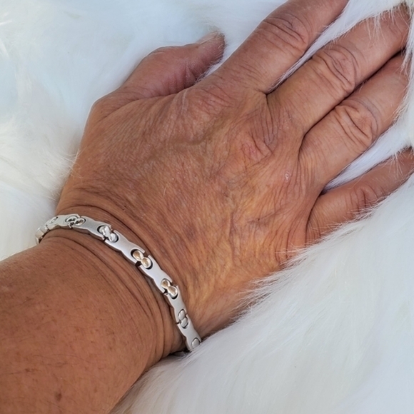 Elegant Sterling‎ Silver Puzzle Bracelet - Picture 7 of 8